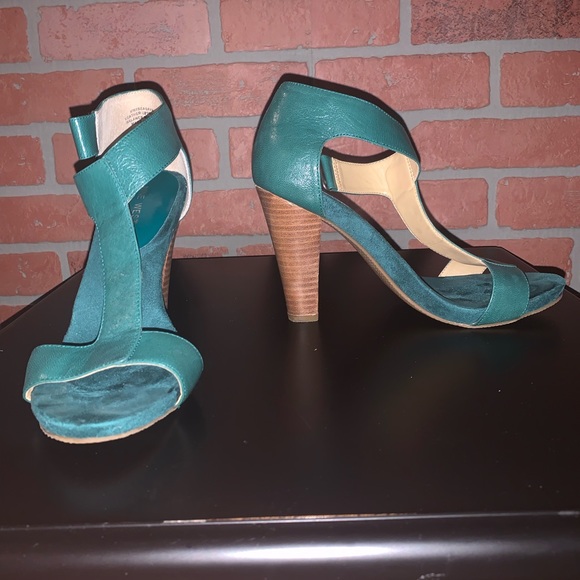 Nine West turquoise heels - Picture 1 of 2